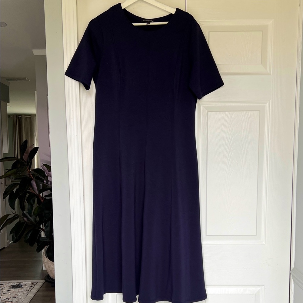 Banana Republic Classic Navy, soft material Midi Dress